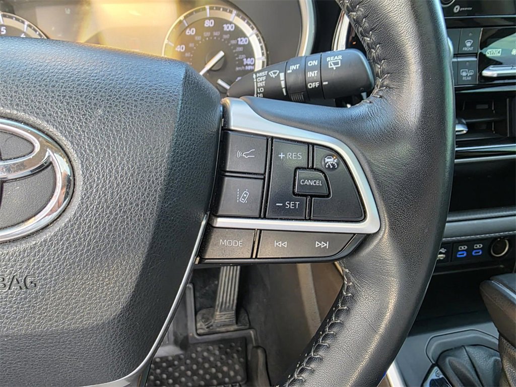 Used 2022 Toyota Highlander XLE image 18