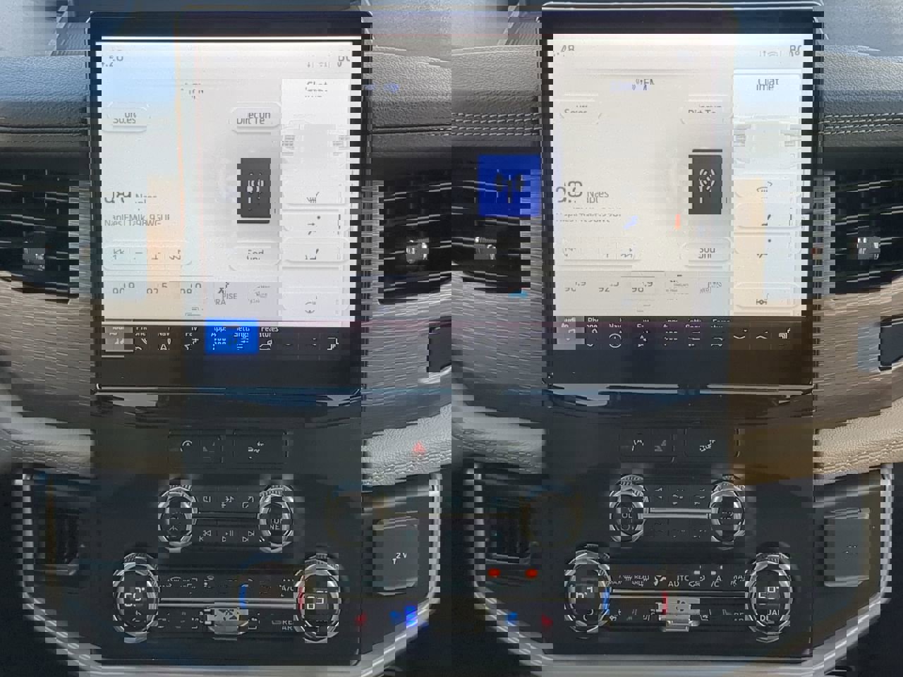 Used 2024 Ford Expedition Limited image 18