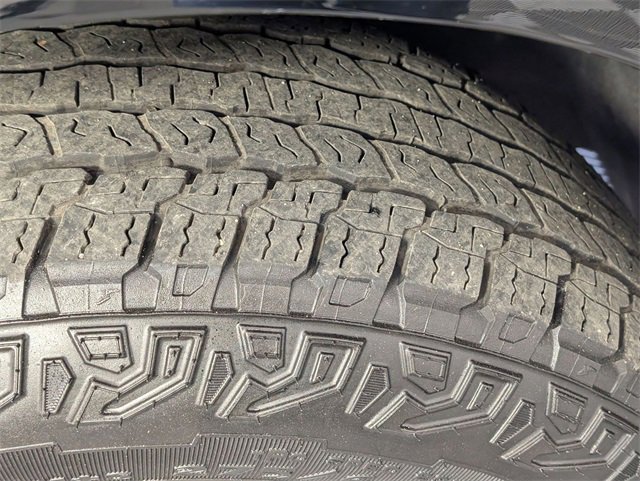 Used 2025 Chevrolet Suburban Z71 image 9