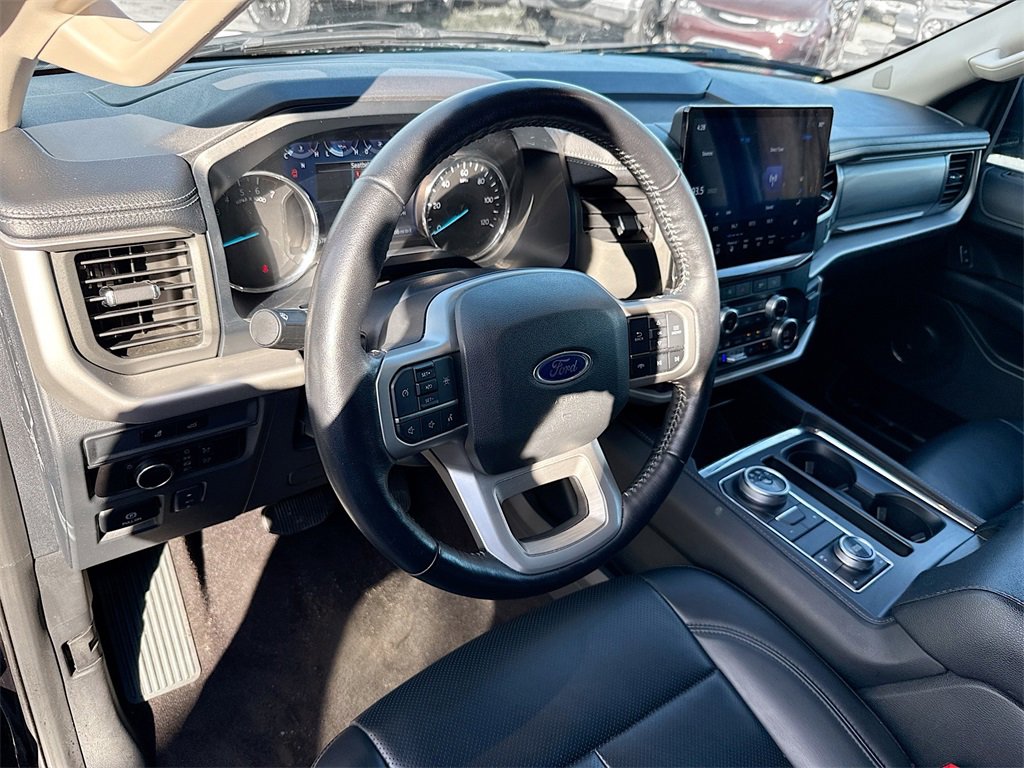Used 2023 Ford Expedition XLT image 10