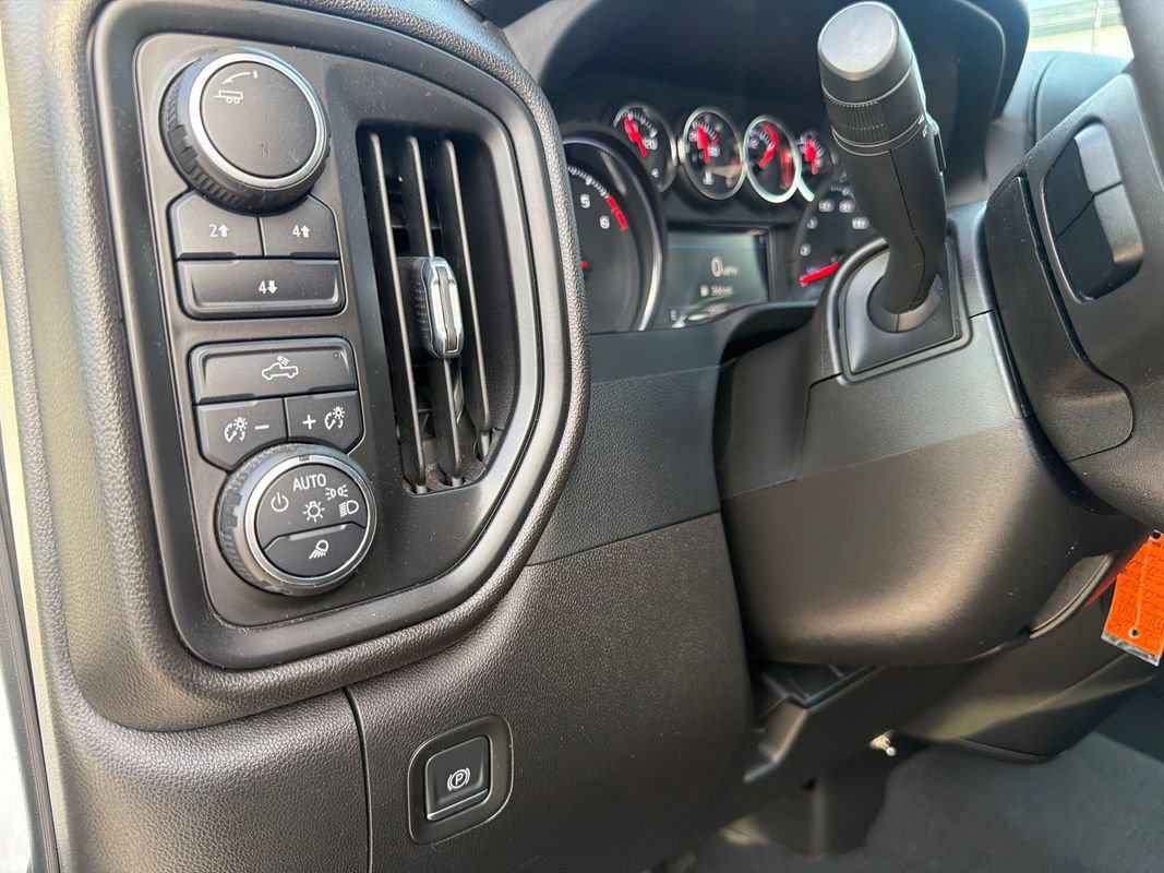 Used 2022 Chevrolet Silverado 2500 Custom w/ Custom Value Package AWD/4WD image 22