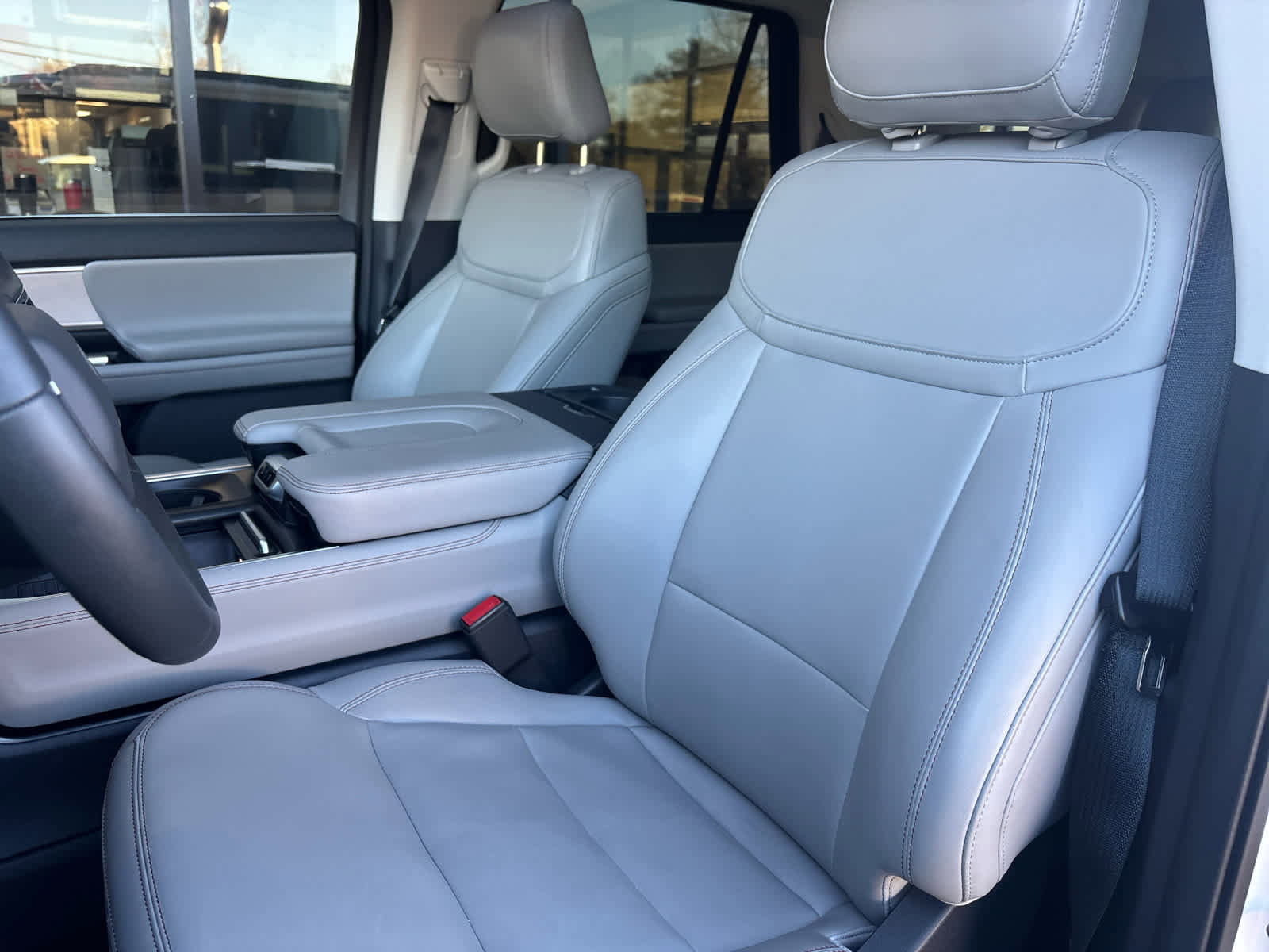 Used 2025 Ford Expedition Active image 20