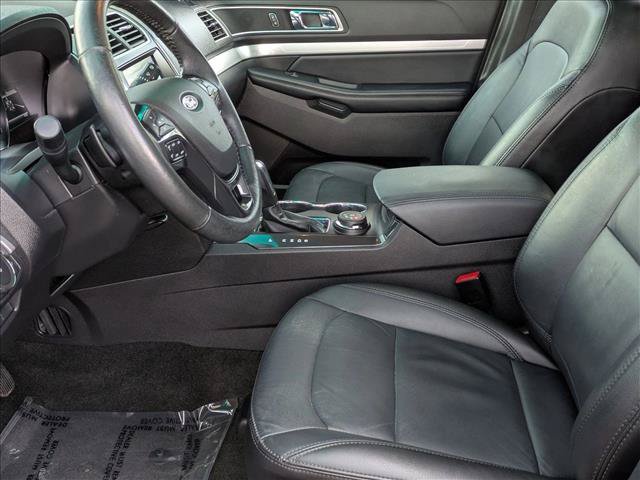 Used 2017 Ford Explorer XLT w/ Equipment Group 202A AWD/4WD image 17