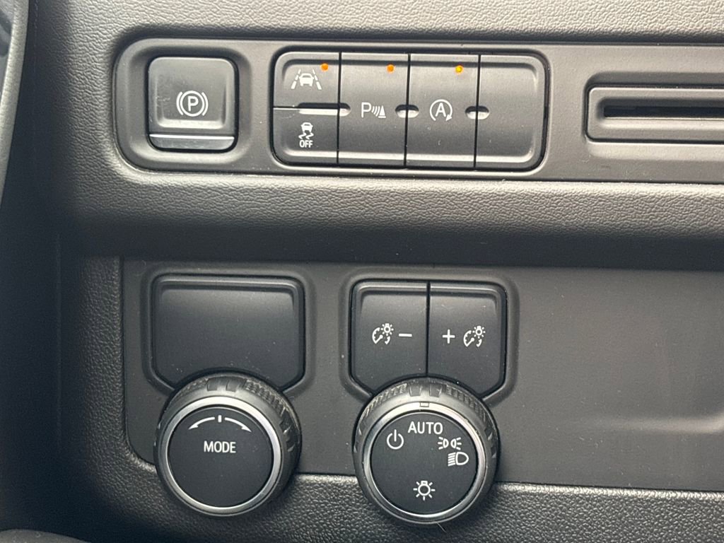 Used 2023 Chevrolet Suburban Premier image 24