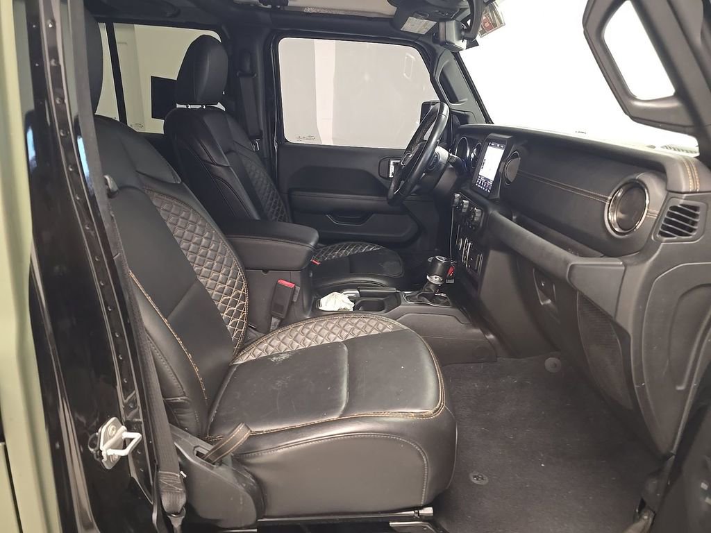 Used 2021 Jeep Gladiator Overland AWD/4WD image 5