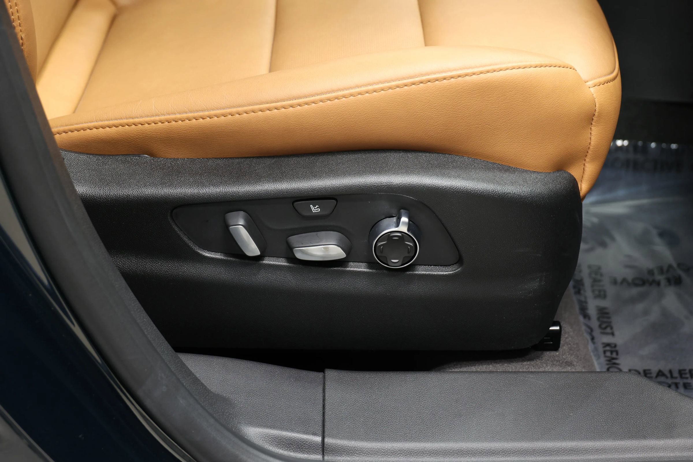 Used 2024 Cadillac XT4 Premium Luxury image 67