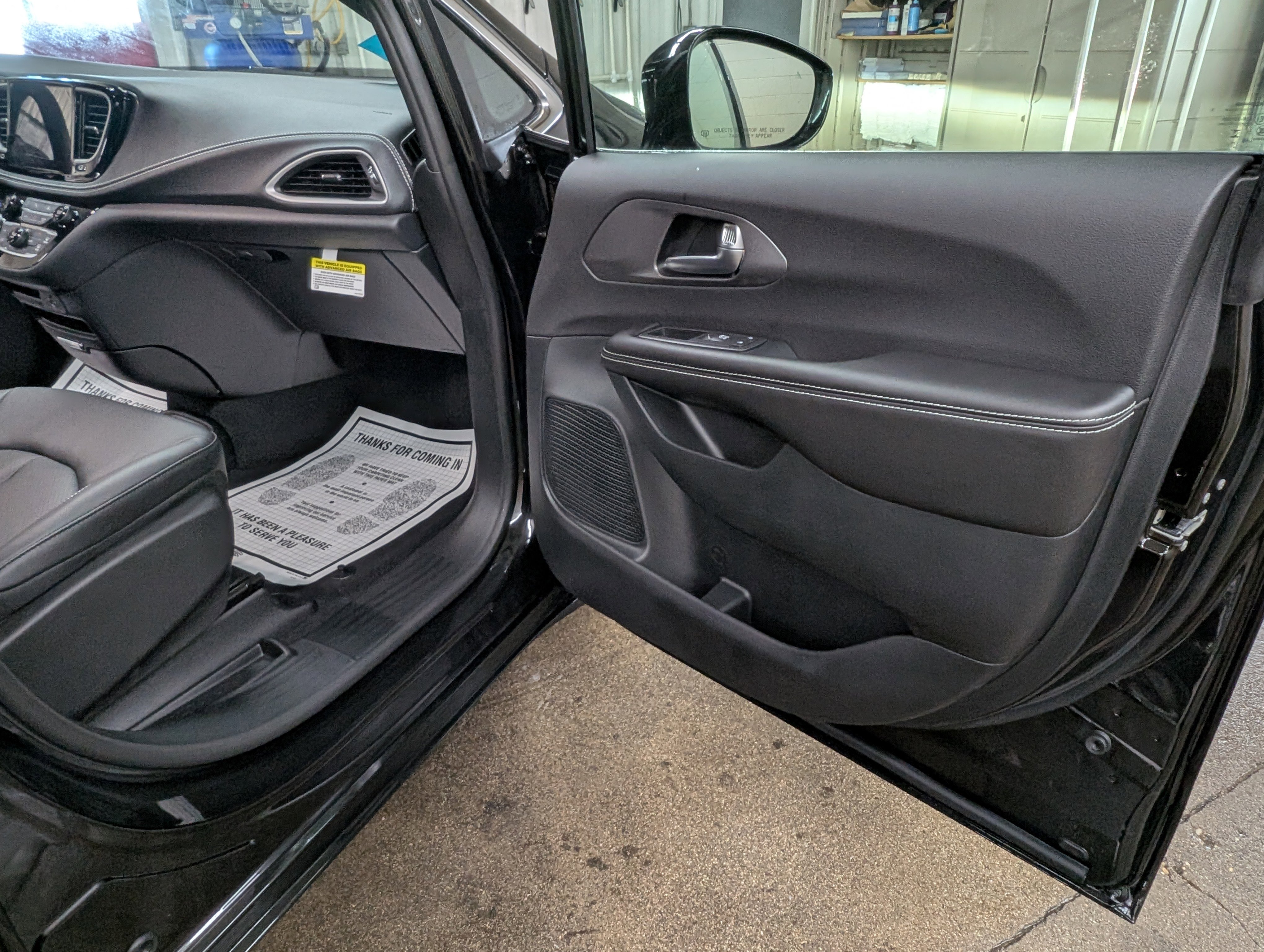 New 2026 Chrysler Pacifica Select image 6