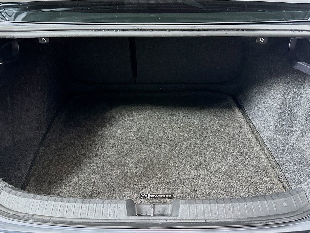 Used 2022 Volkswagen Jetta SE w/ Panoramic Sunroof Package FWD image 16