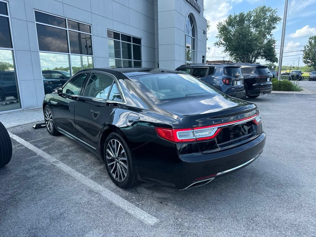 Used 2017 Lincoln Continental Select AWD/4WD image 4