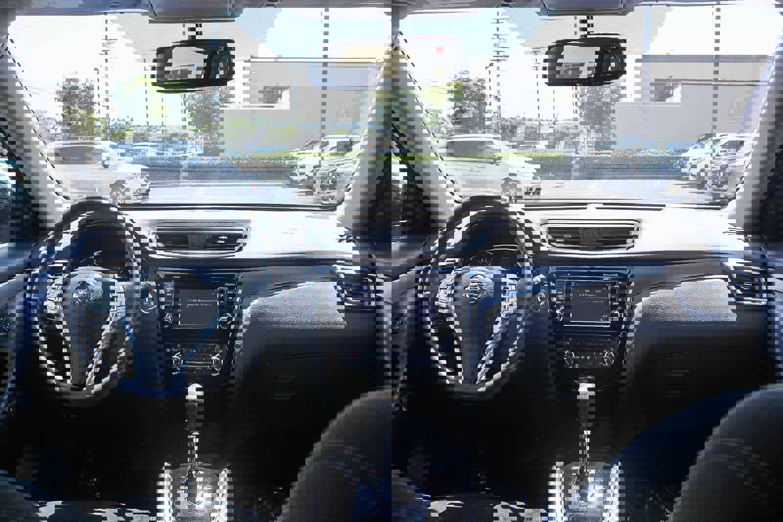 Used 2016 Nissan Rogue SV w/ SV Premium Package image 18