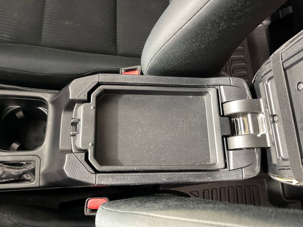 Used 2016 Toyota RAV4 LE FWD image 25