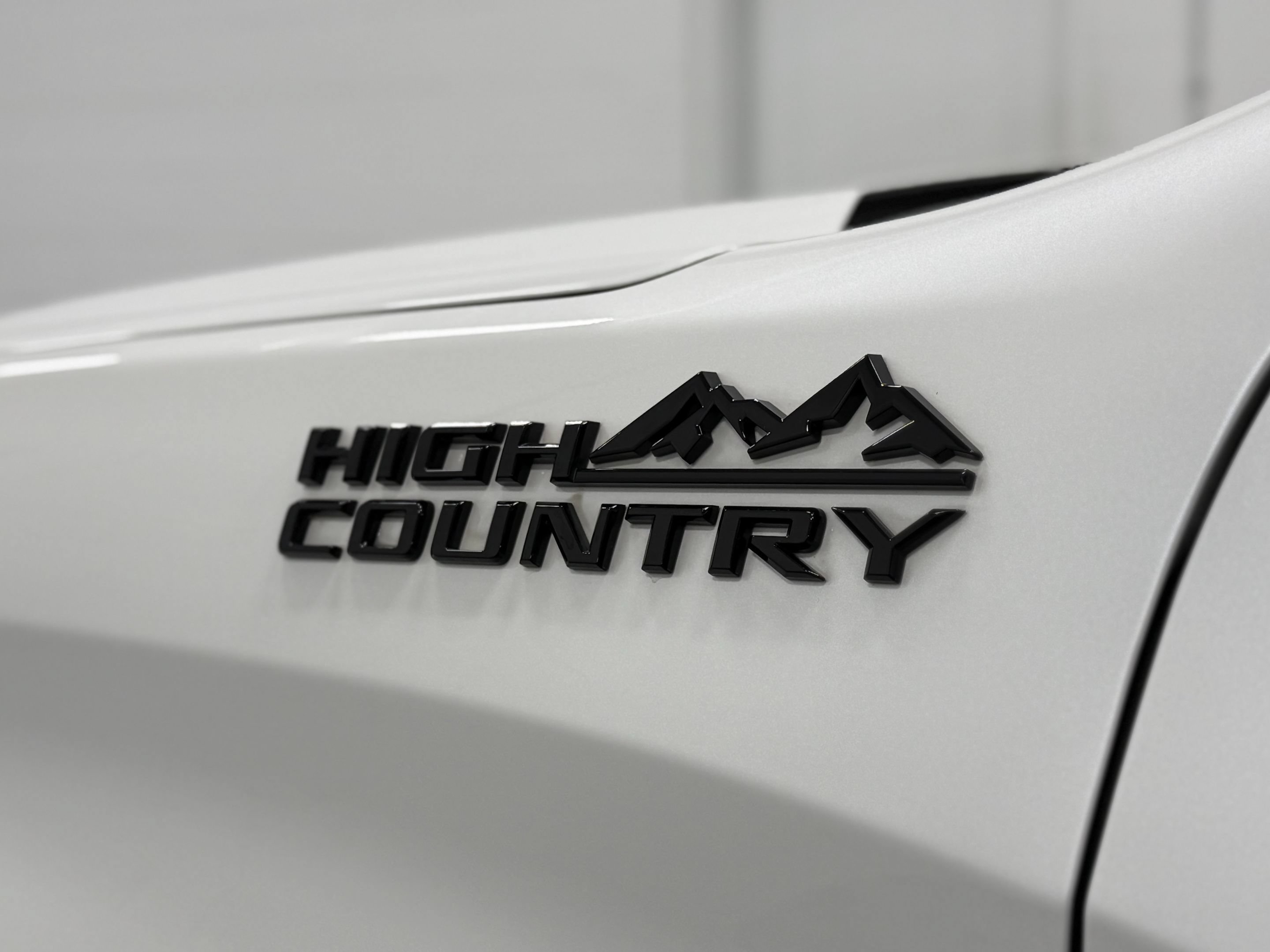 Used 2023 Chevrolet Silverado 1500 High Country w/ Technology Package AWD/4WD image 9