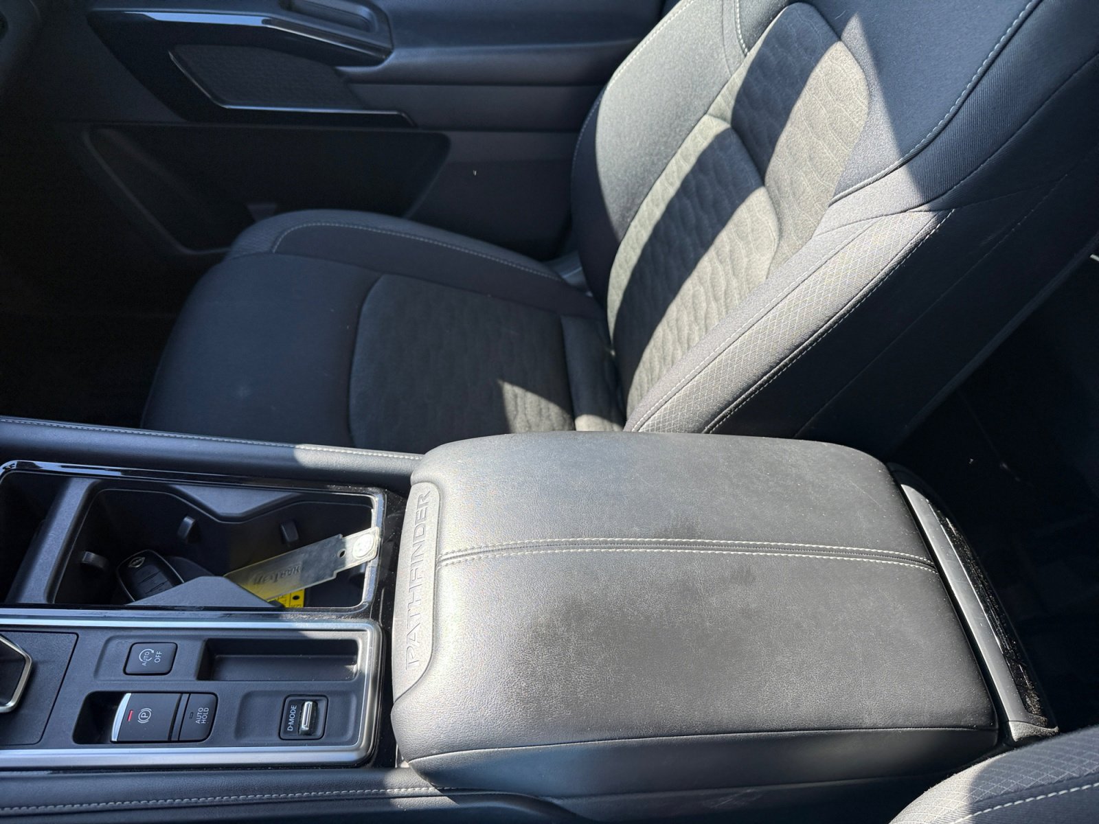 Used 2024 Nissan Pathfinder SV image 14