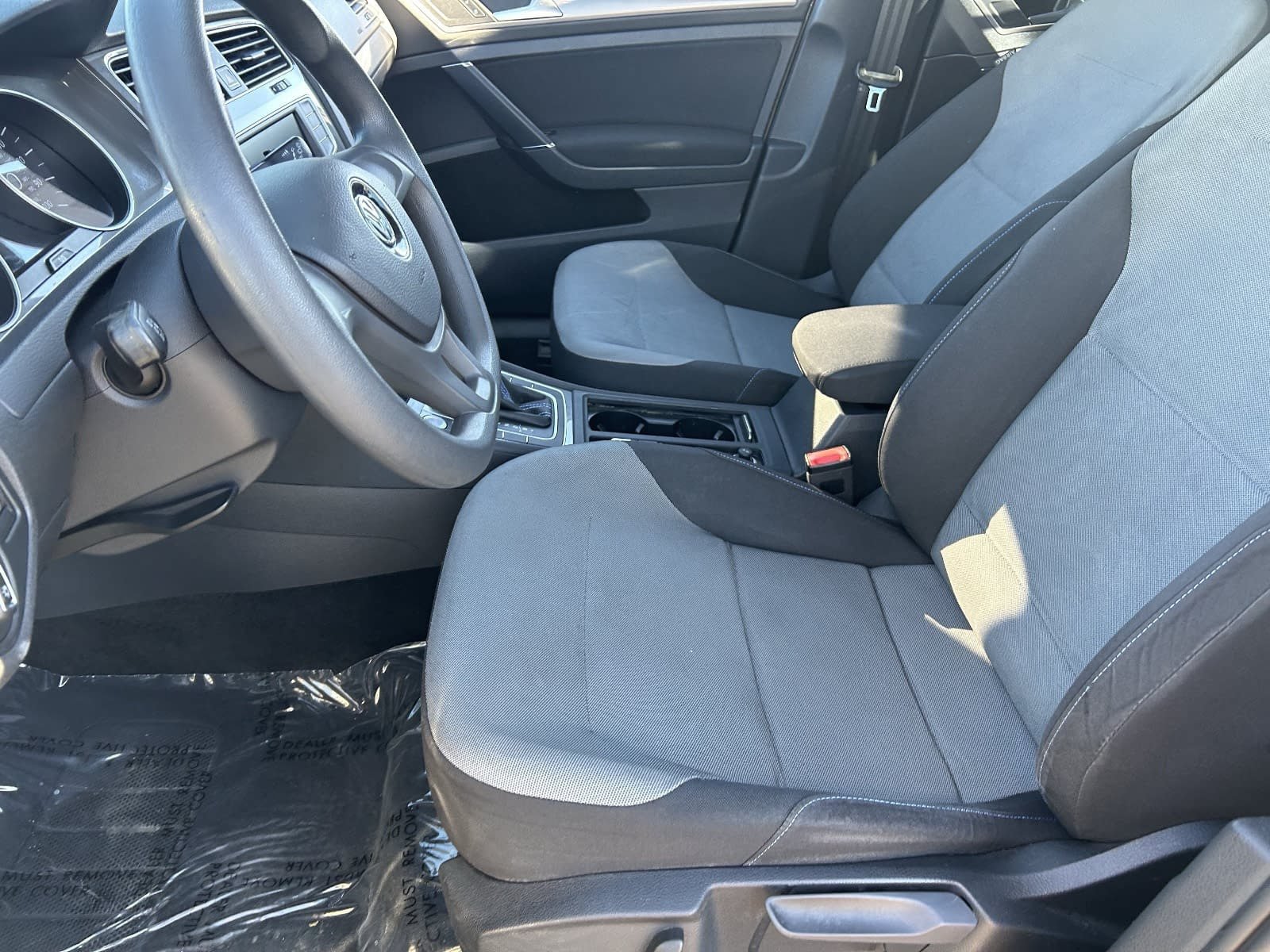 Used 2016 Volkswagen e-Golf SE w/ DC Fast Charging Package FWD image 22