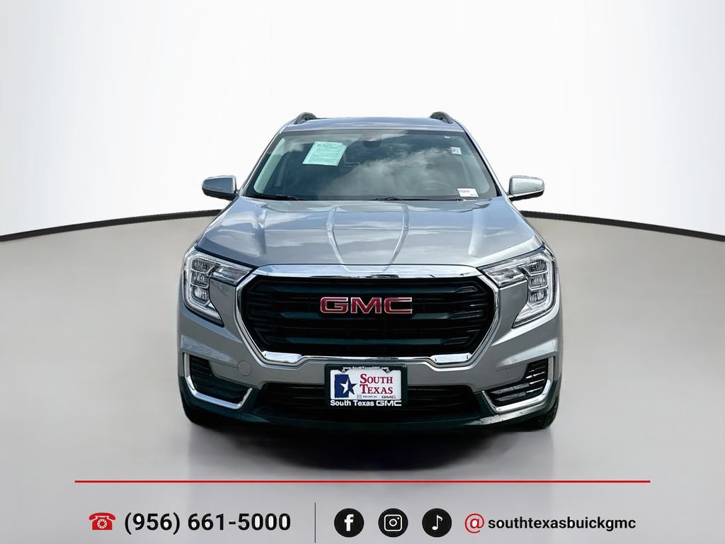 Used 2024 GMC Terrain SLE w/ Driver Convenience Package FWD image 2