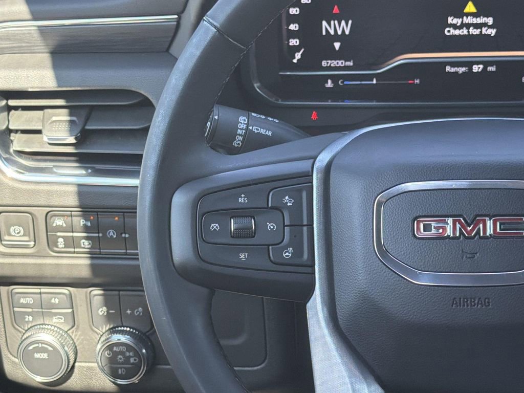 Used 2023 GMC Yukon SLT w/ SLT Premium Package image 9