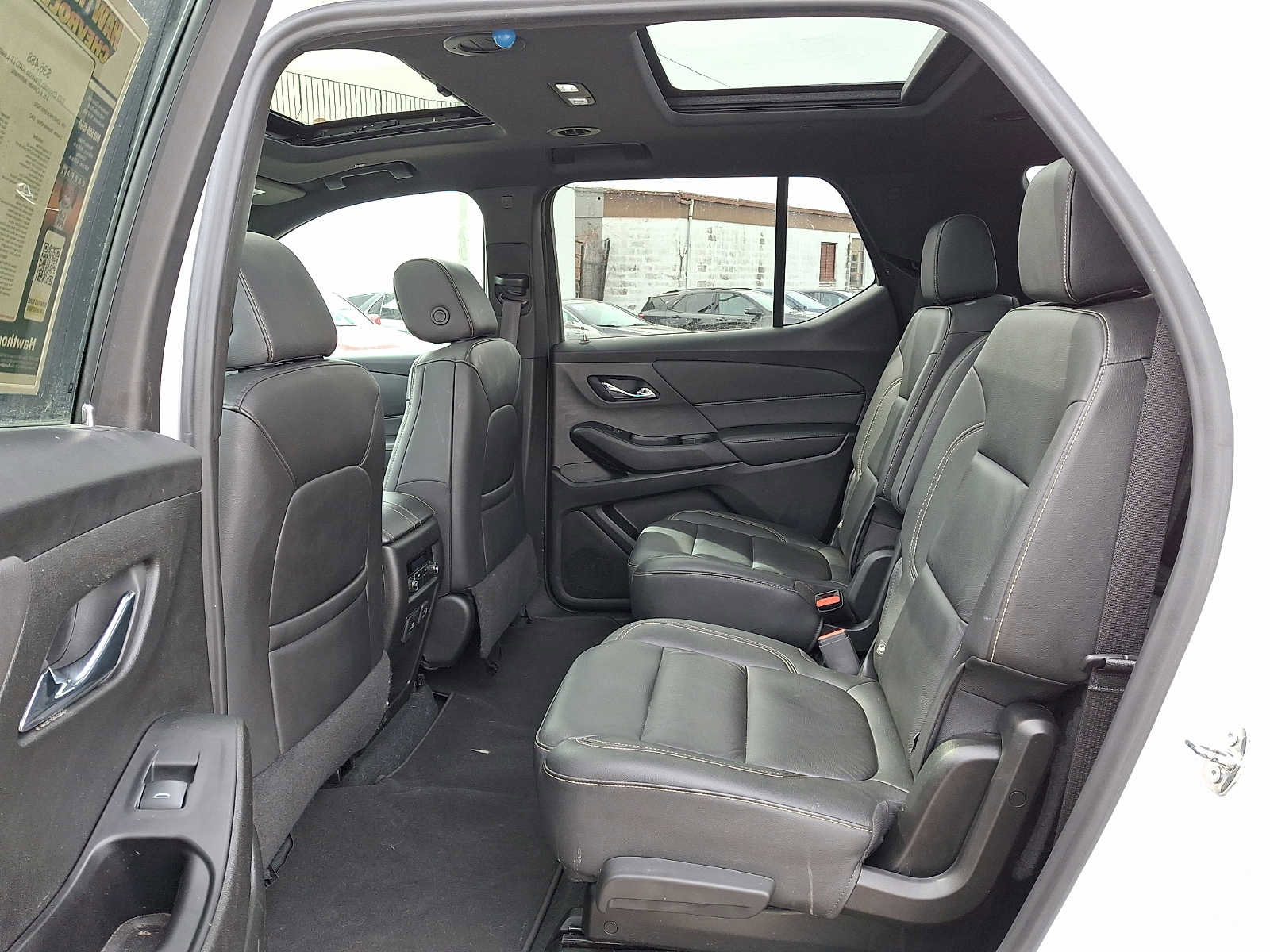 Used 2023 Chevrolet Traverse LT w/ LT Premium Package image 8