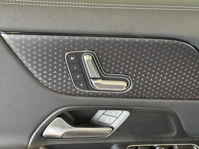 Used 2025 Mercedes-Benz GLA 250 image 13