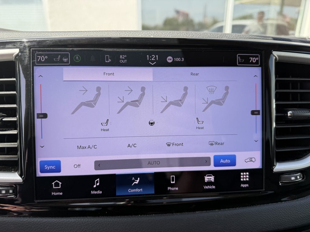 Used 2023 Chrysler Pacifica Touring-L FWD image 28
