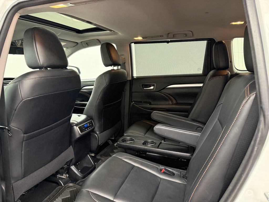 Used 2018 Toyota Highlander XLE FWD image 16