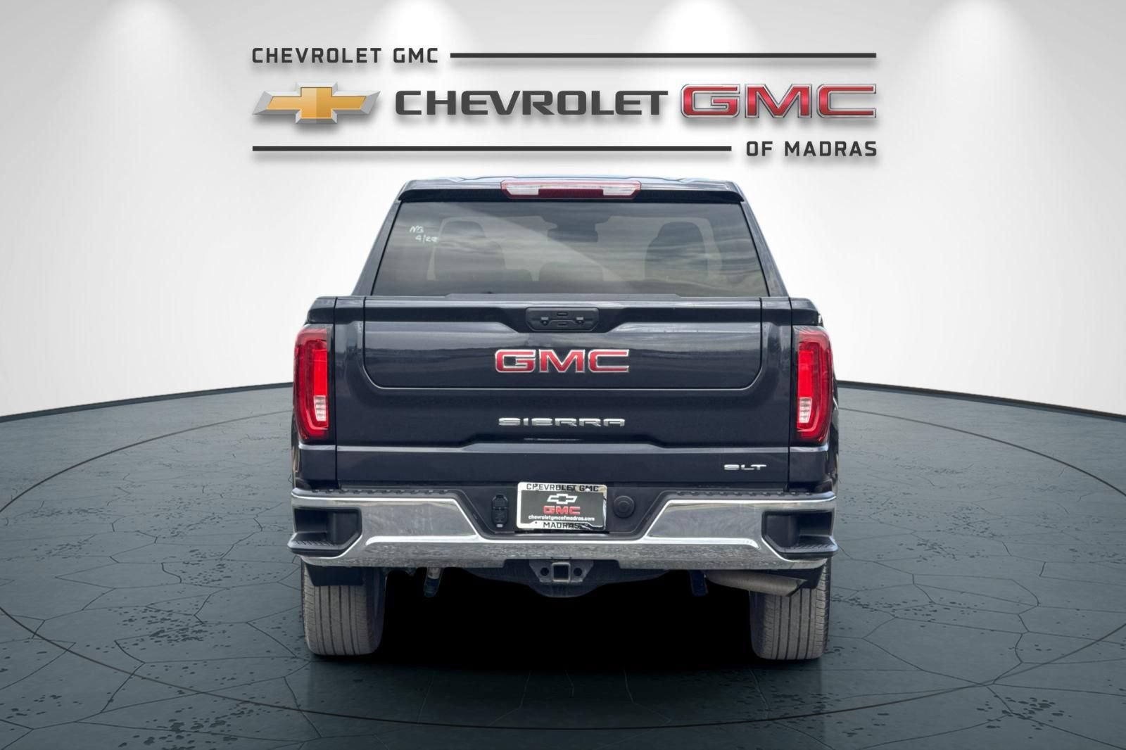 Used 2025 GMC Sierra 1500 SLT AWD/4WD image 4
