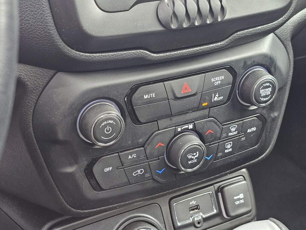 Used 2021 Jeep Renegade Latitude w/ Sun & Sound Group AWD/4WD image 35