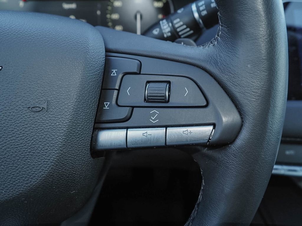 Used 2023 Cadillac XT4 Luxury w/ Cold Weather Package image 31