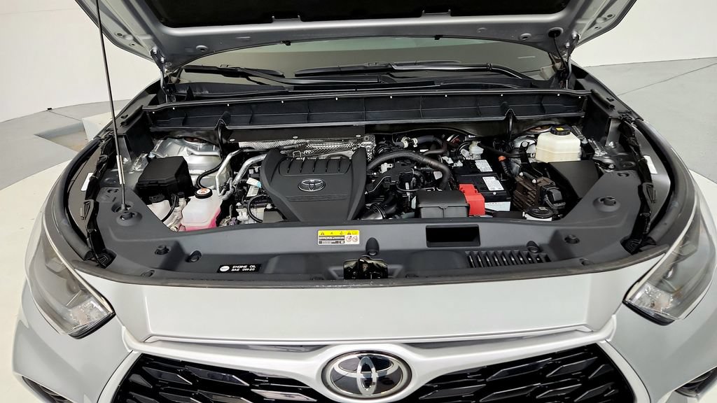 Certified 2024 Toyota Highlander XLE AWD/4WD image 11