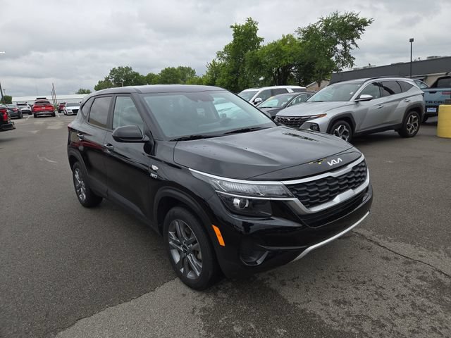 Used 2023 Kia Seltos LX AWD/4WD image 4