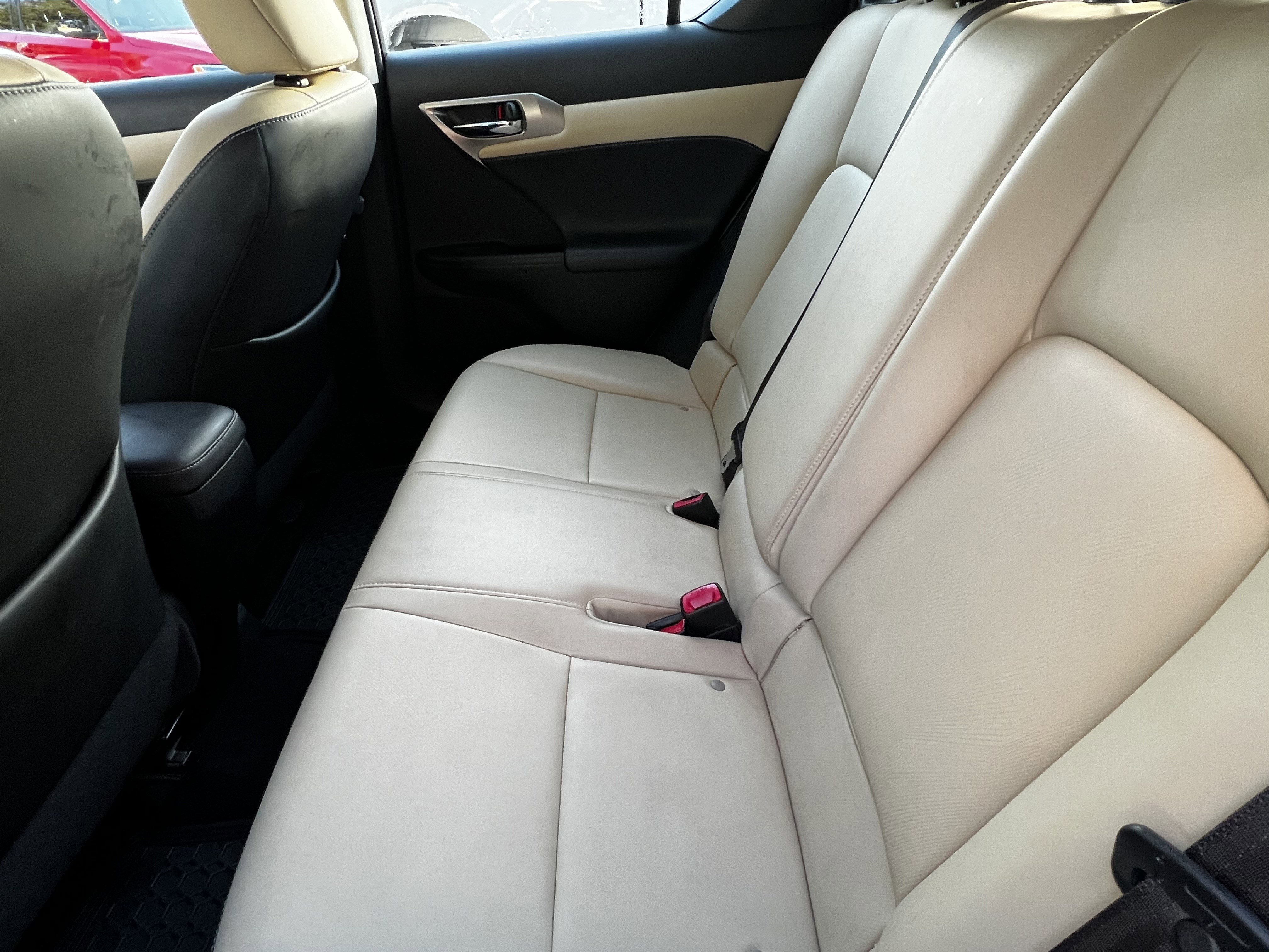 Used 2015 Lexus CT 200h w/ Navigation Package image 33