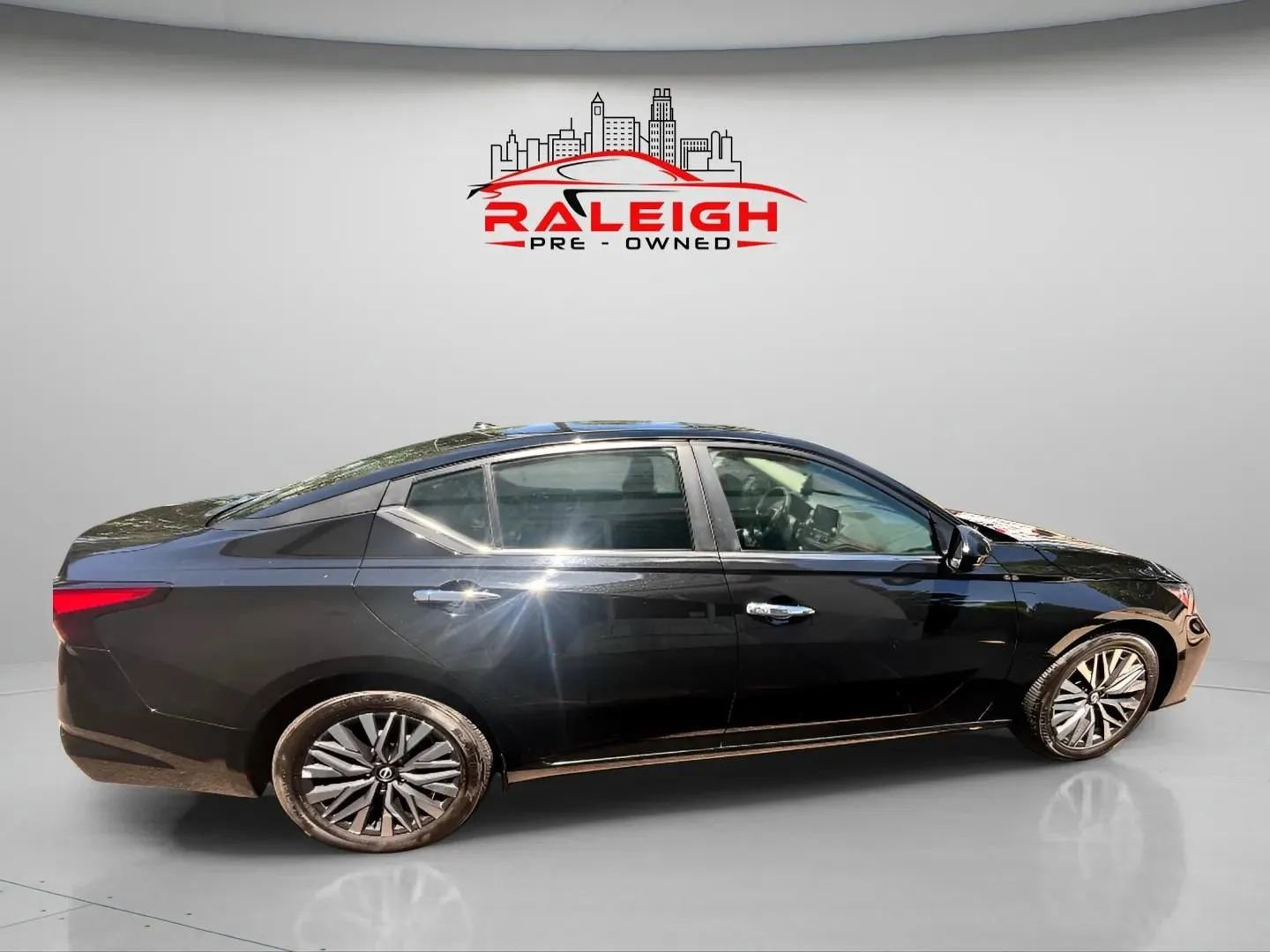 Used 2023 Nissan Altima 2.5 SV image 4
