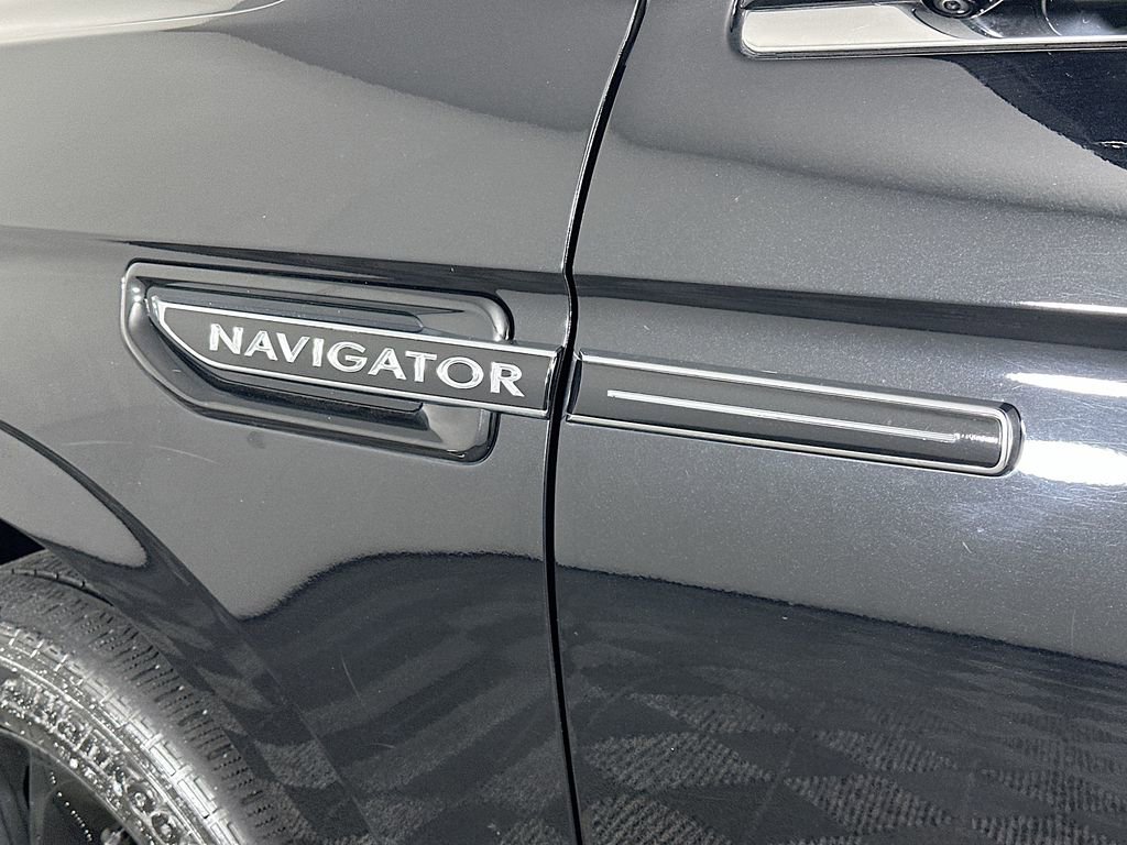 Used 2021 Lincoln Navigator Reserve image 28