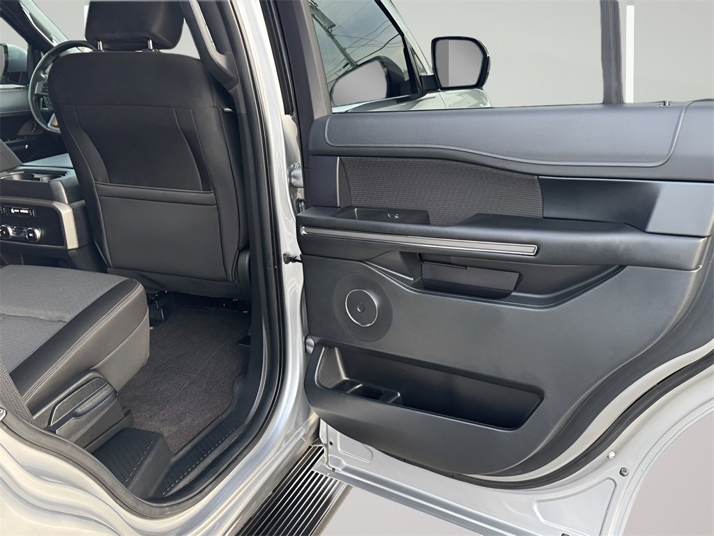 Used 2020 Ford Expedition XLT image 28