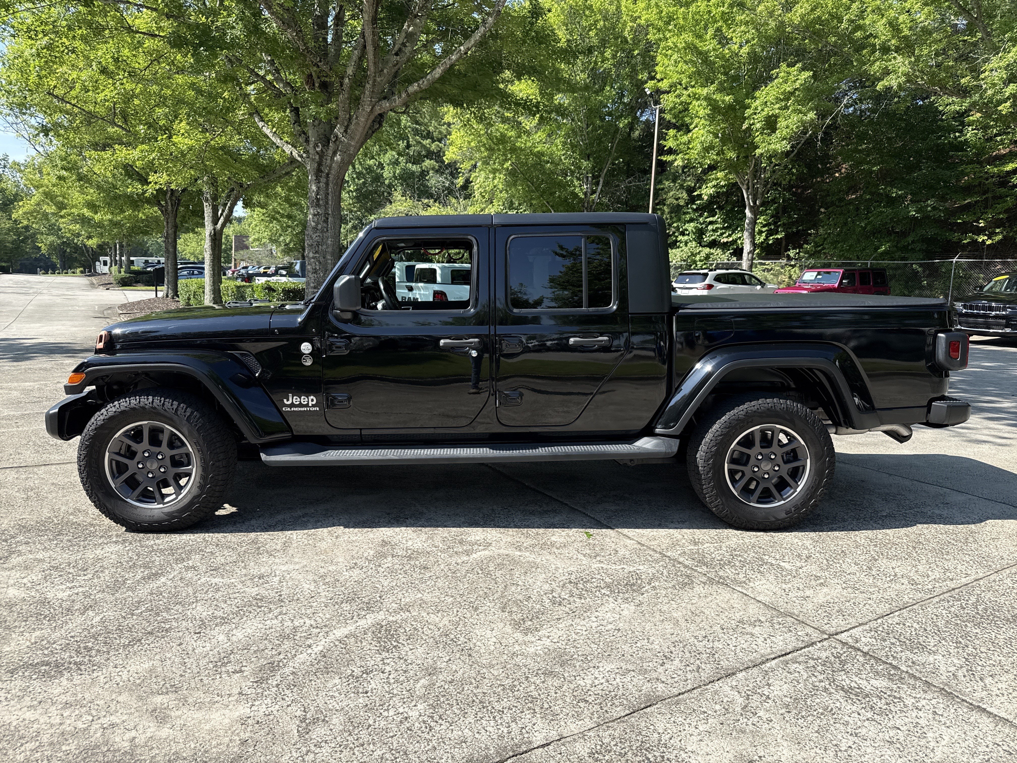 Used 2021 Jeep Gladiator Overland AWD/4WD image 4
