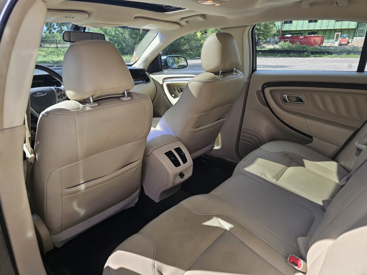 Used 2013 Ford Taurus Limited FWD image 27