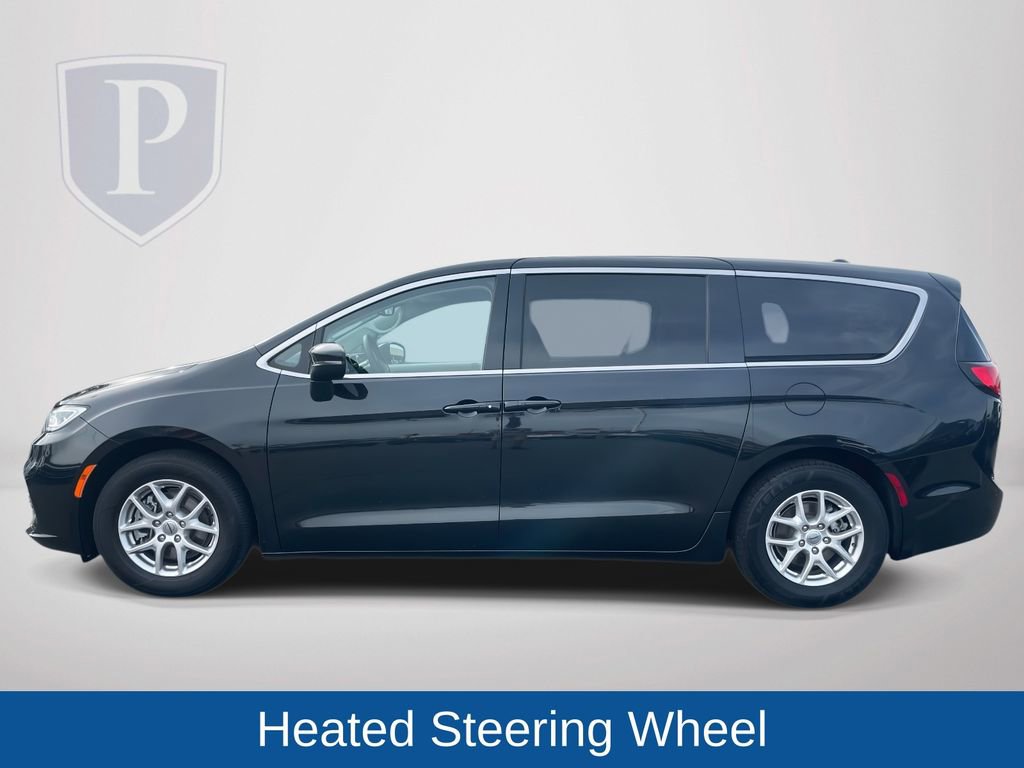 Certified 2023 Chrysler Pacifica Touring-L image 6