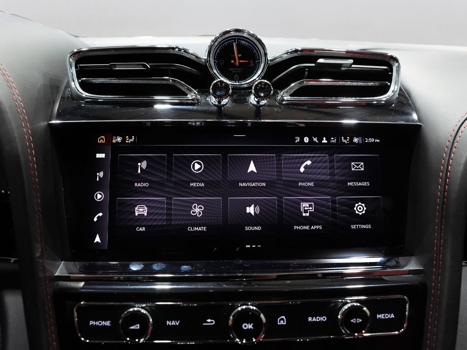 Used 2022 Bentley Bentayga AWD/4WD image 36