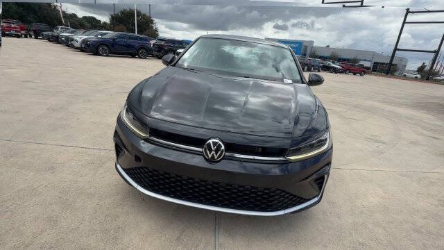Used 2025 Volkswagen Jetta SE FWD image 3