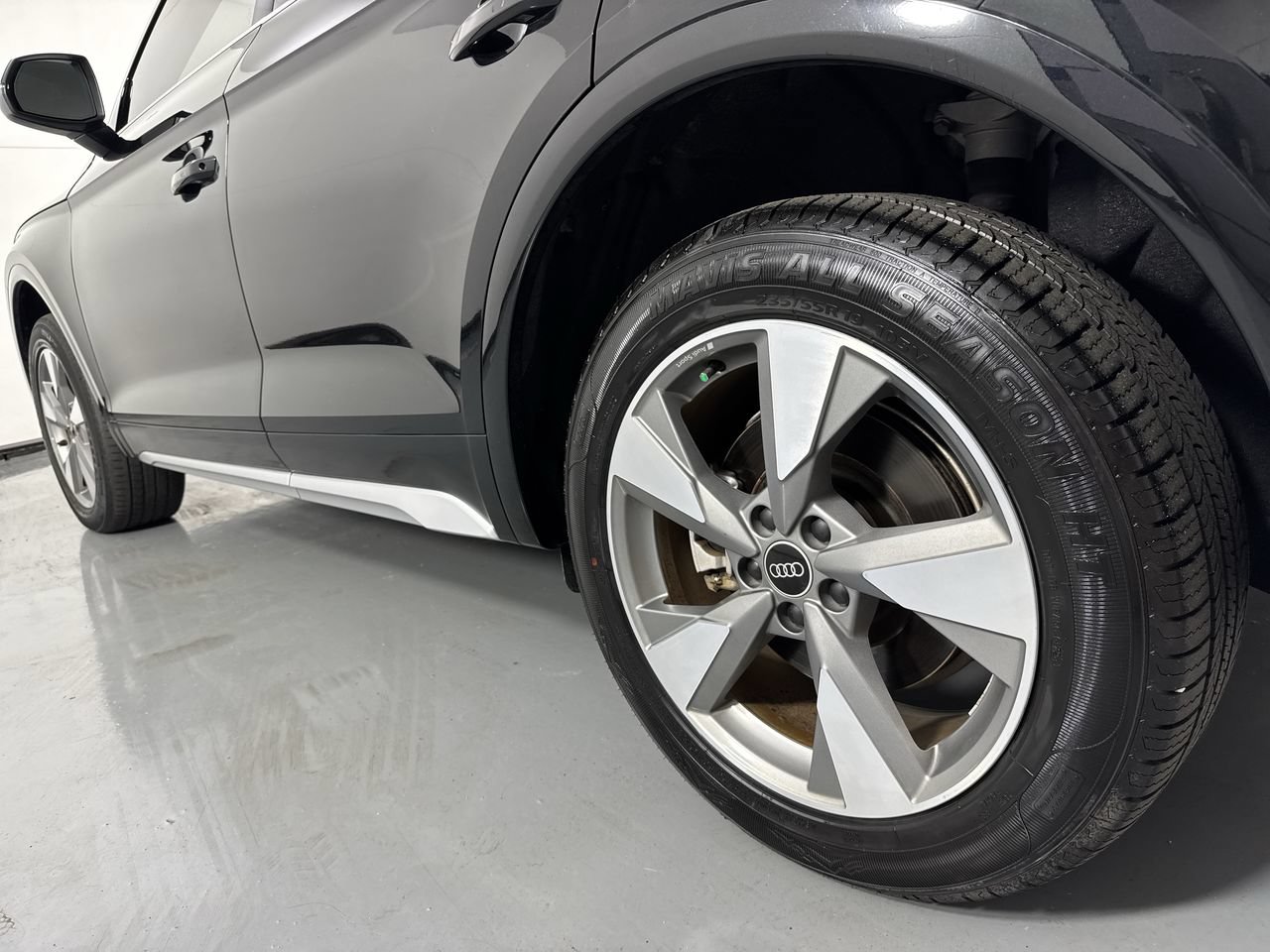 Used 2023 Audi Q5 2.0T Premium w/ Convenience Package AWD/4WD image 3