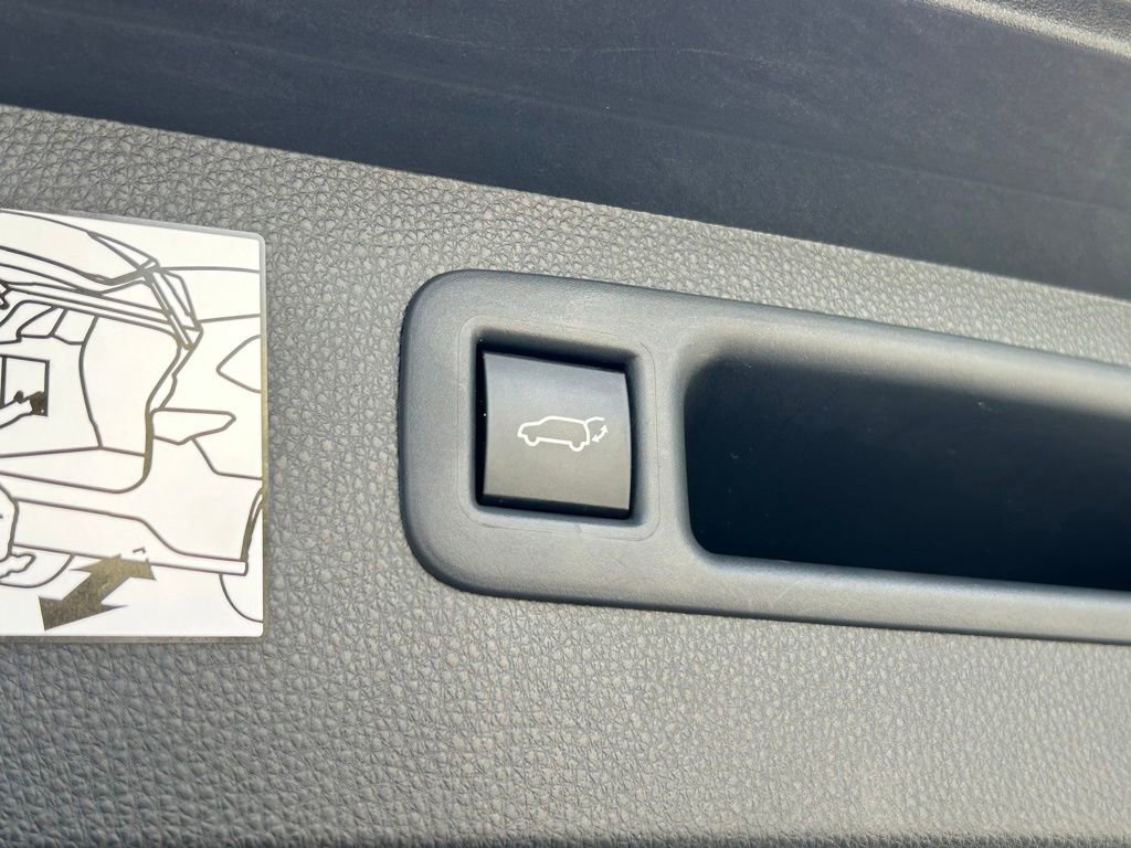 Used 2021 Toyota Highlander Limited image 48