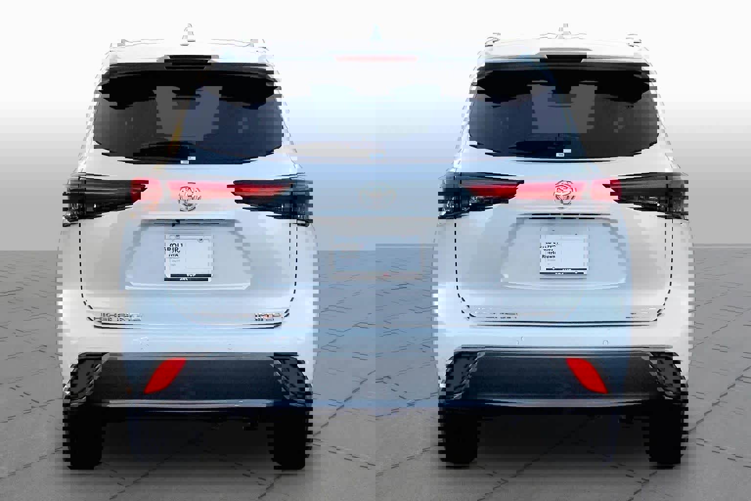 Used 2023 Toyota Highlander Limited FWD image 5