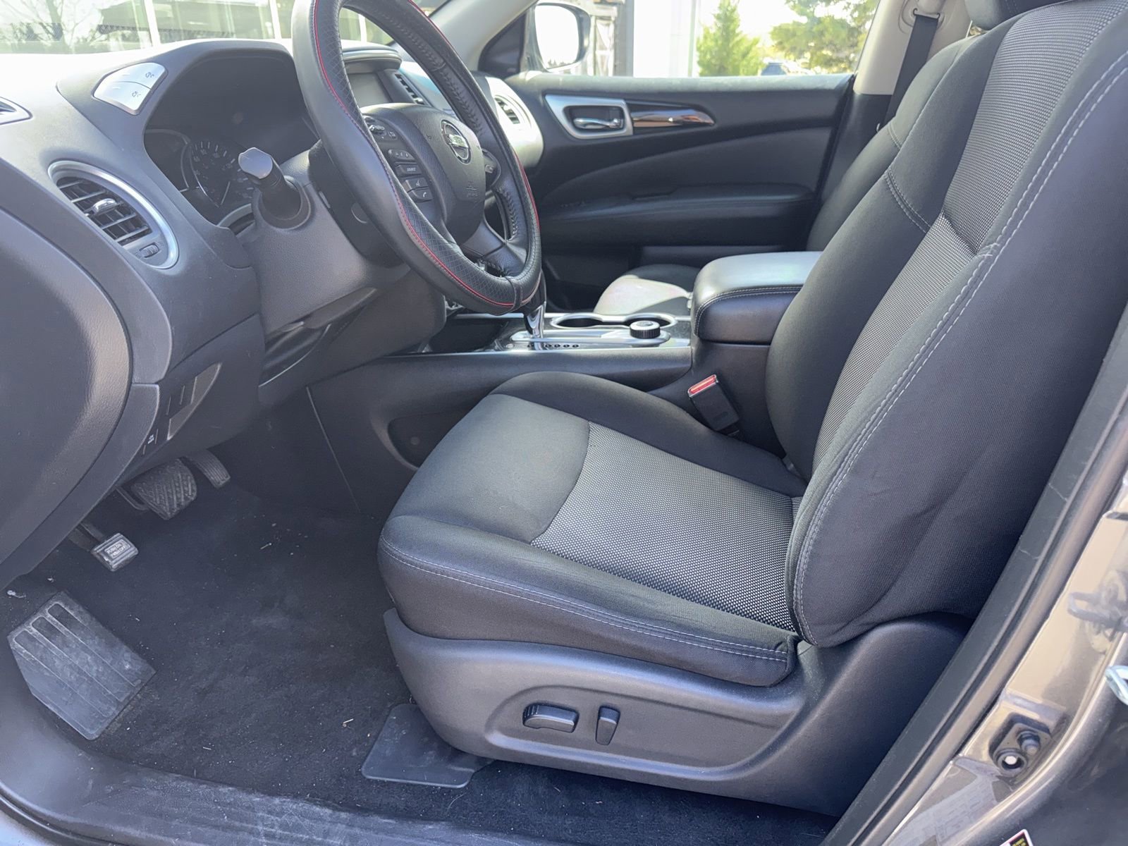 Used 2019 Nissan Pathfinder SV image 7