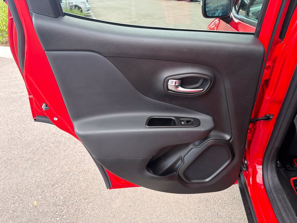Used 2020 Jeep Renegade Trailhawk AWD/4WD image 18