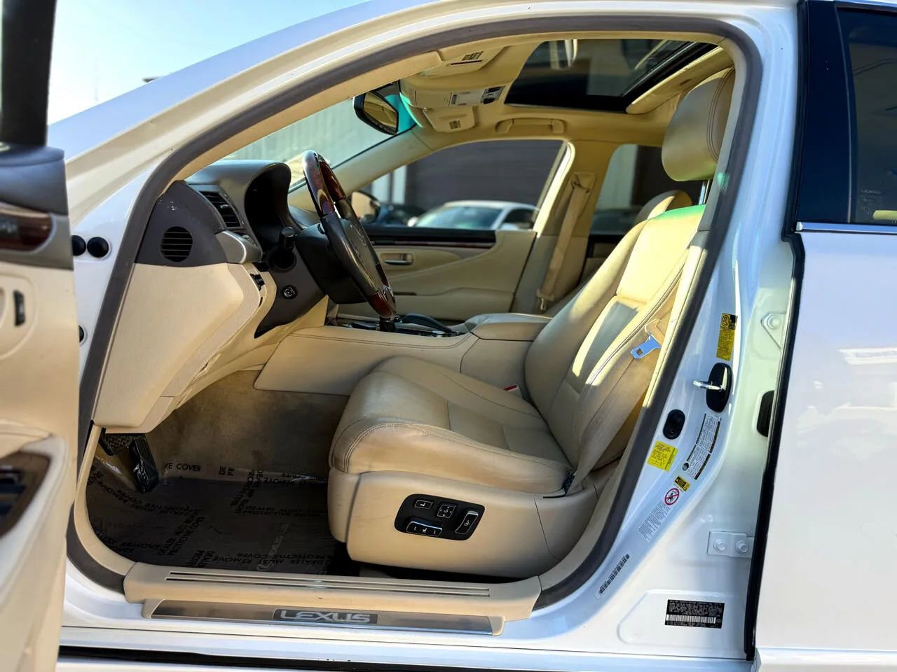 Used 2015 Lexus LS 460 w/ Comfort Package image 12