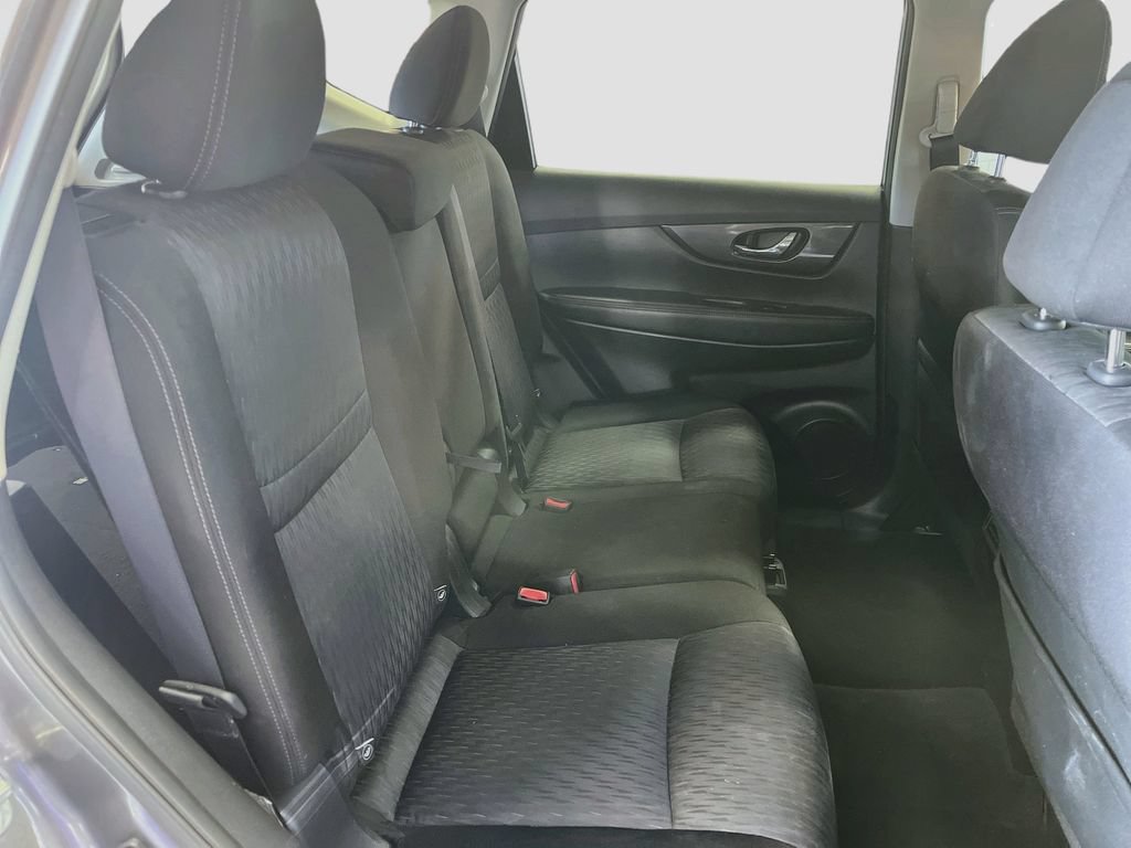 Used 2017 Nissan Rogue SV w/ SV Premium Package FWD image 28