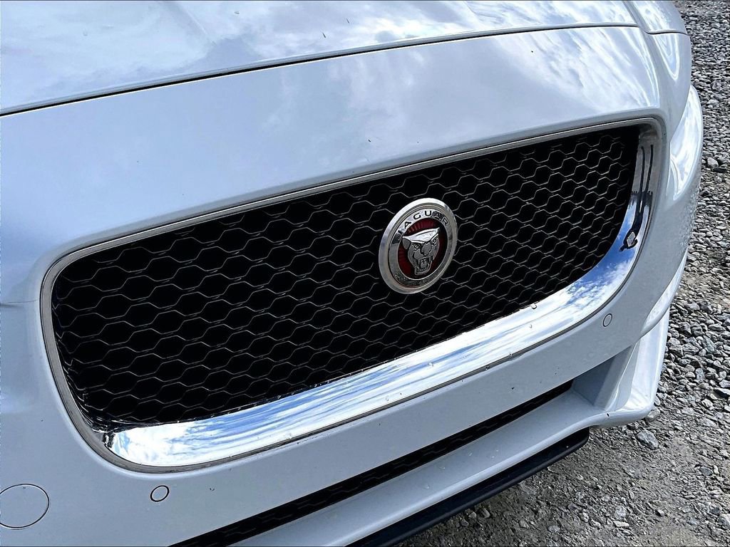Used 2017 Jaguar XE First Edition image 25