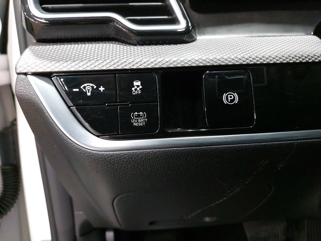 Used 2023 Kia Sportage LX image 25