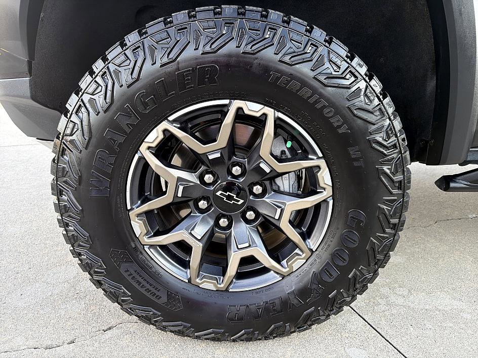 Used 2024 Chevrolet Colorado ZR2 w/ Technology Package image 8