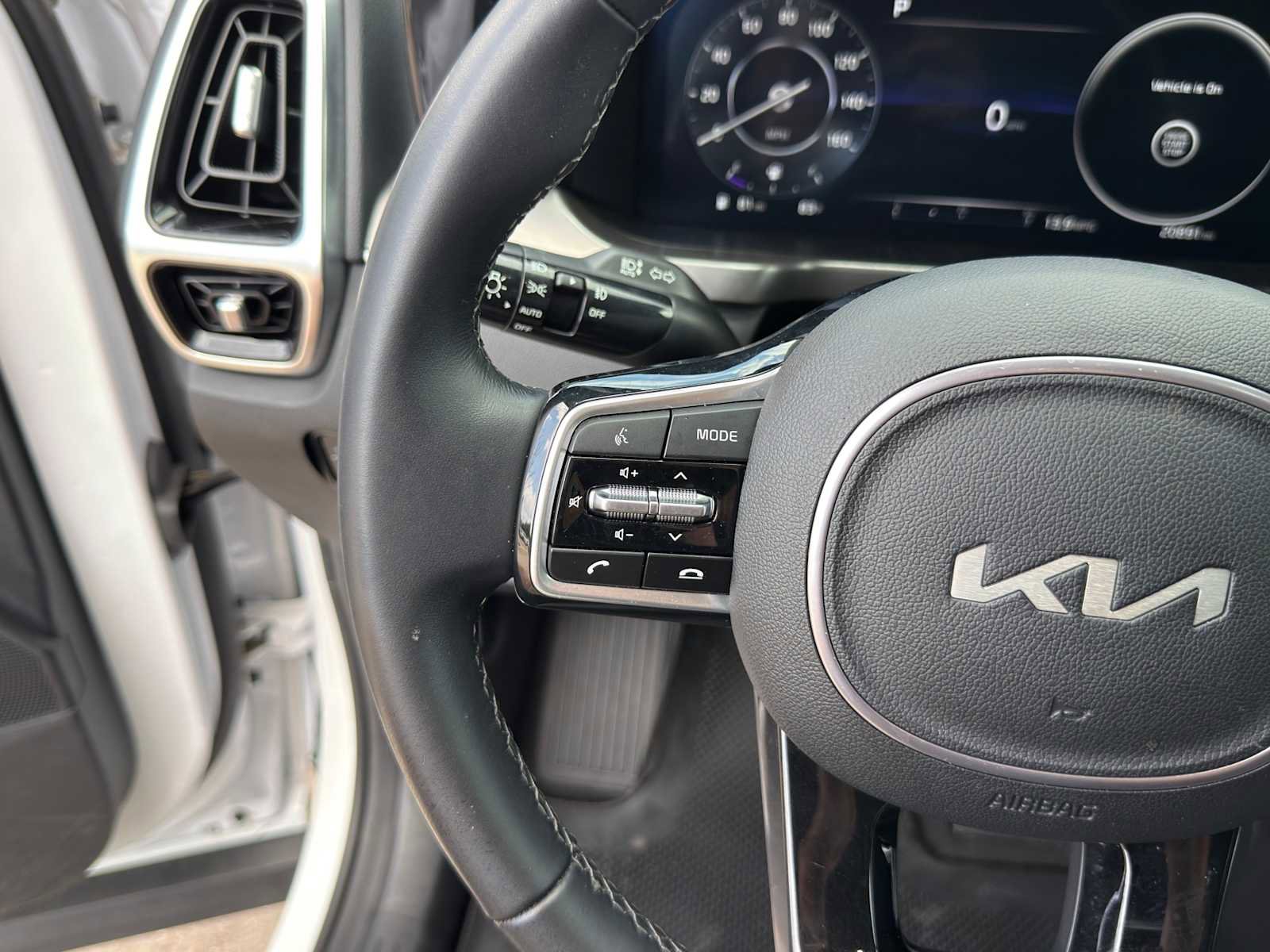 Certified 2023 Kia Sorento SX image 16