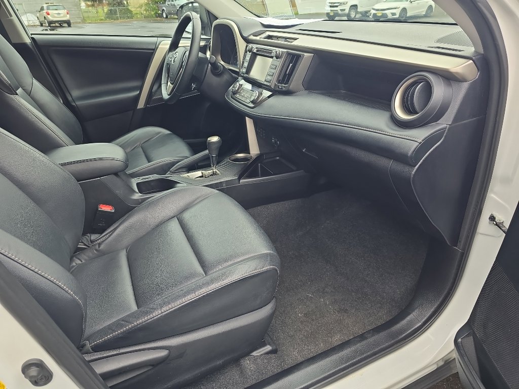 Used 2014 Toyota RAV4 Limited w/ Technology Package AWD/4WD image 17